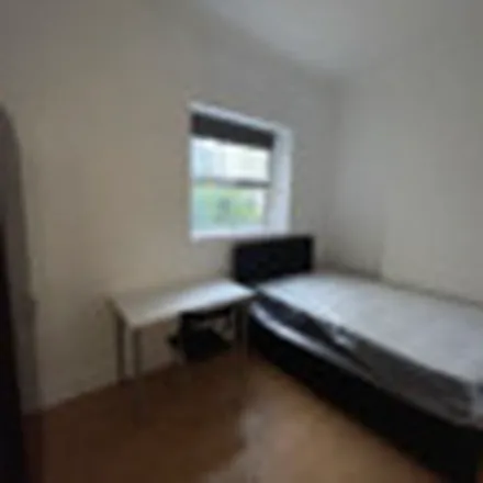 Image 2 - Miskin Street, Cardiff, CF24 4AR, United Kingdom - Apartment for rent