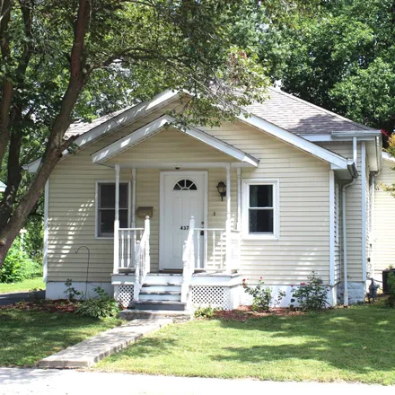 Buy this 4 bed house on 437 North East Street in Carlinville, IL 62626