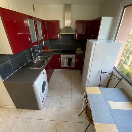 Rent this 3 bed apartment on 55 Rue André Theuriet in 63000 Clermont-Ferrand, France