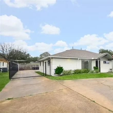 Image 2 - 4018 N Braeswood Blvd, Houston, Texas, 77025 - House for rent