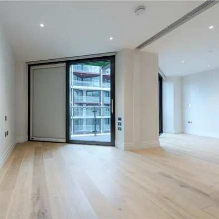 Image 9 - Falcon Grove, London, SW11 2NY, United Kingdom - Loft for sale