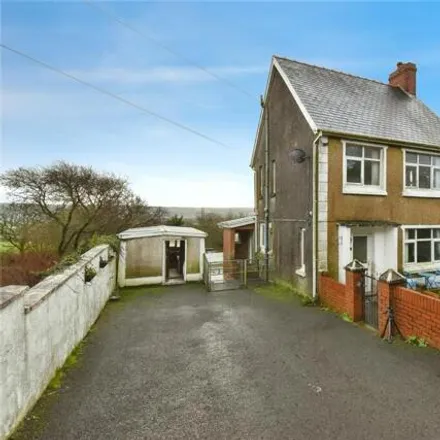 Buy this 3 bed house on Meinciau Road in Mynyddygarreg, SA17 4RP