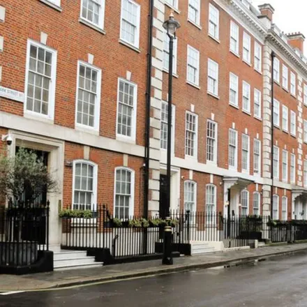 Rent this 4 bed apartment on Marugame Udon in 449 Strand, London