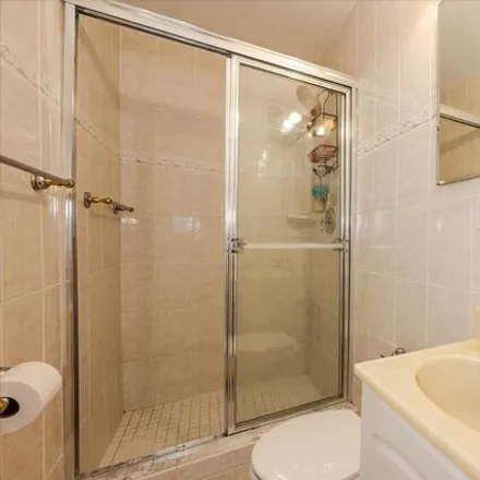 Image 7 - 85-10 151st Avenue, New York, NY 11414, USA - Apartment for sale