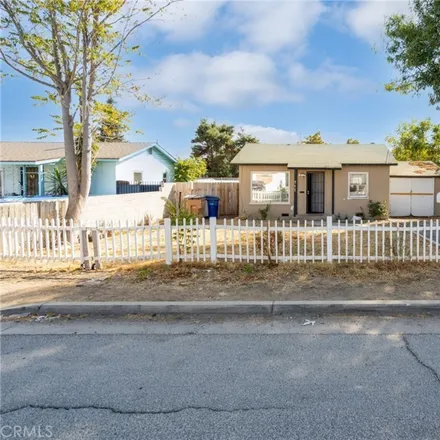 Buy this 1 bed house on 701 Belle Avenue in Kern County, CA 93308