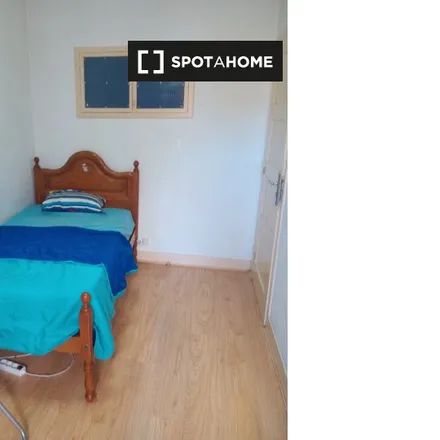 Rent this 9 bed room on Rua do Almoxarife 17 in 3000-022 Coimbra, Portugal