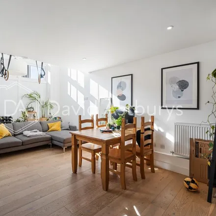 Rent this 1 bed apartment on Gurdon House in Dod Street, London