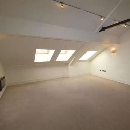 Image 4 - Dean House Lane, Luddenden, HX2 6RE, United Kingdom - Apartment for rent