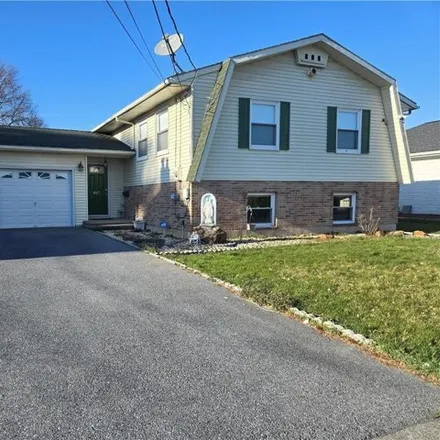 Image 3 - 676 Valleyview Lane, Fullerton, Whitehall, PA 18052, USA - House for rent