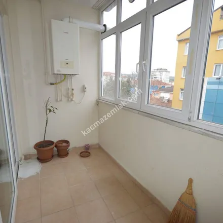 Rent this 3 bed apartment on İstanbul Türk Protestan Kilisesi in Çeşme Sokağı, 34840 Maltepe