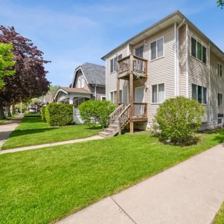 Buy this studio house on 3636 West Branting Lane in Milwaukee, WI 53215