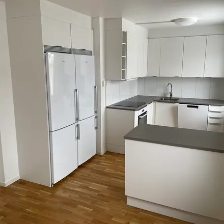 Rent this 3 bed apartment on Trädgårdsgatan 38B in 852 32 Sundsvall, Sweden