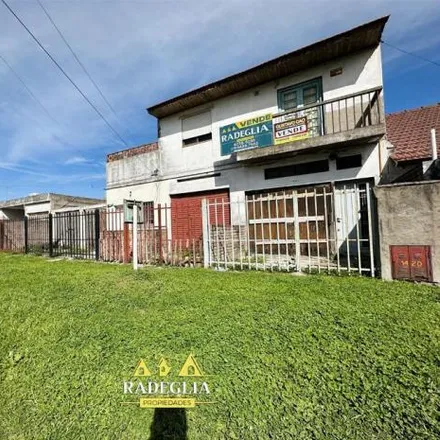 Buy this 4 bed house on Eva Duarte de Perón 904 in B1852 EMM Burzaco, Argentina