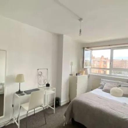 Image 9 - 7 Beaumont Avenue, London, W14 9ES, United Kingdom - Apartment for rent