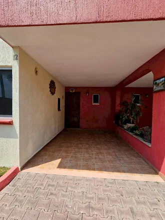 Rent this 12 bed house on Avenida General Emiliano Zapata in Jiutepec Centro, 62550 Jiutepec