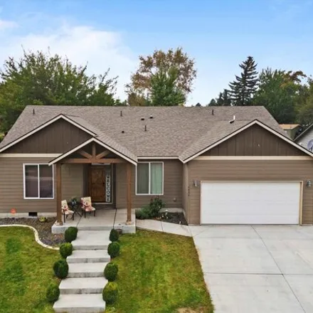 Buy this 4 bed house on 1698 West 44th Place in Kennewick, WA 99337