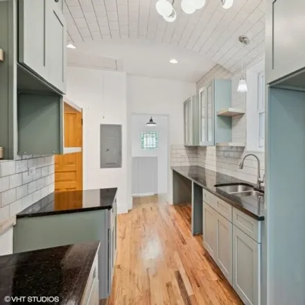 Image 6 - 954 West 18th Place, Chicago, IL 60608, USA - House for sale