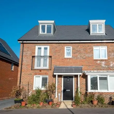 Rent this 5 bed house on Donnington Grove in Binfield, RG42 4JS