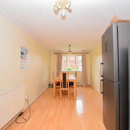 Rent this 4 bed apartment on Fox Hollow in Oadby, LE2 4QY