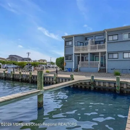 Rent this 2 bed condo on The Docksider in 4th Avenue, Dover Beaches South