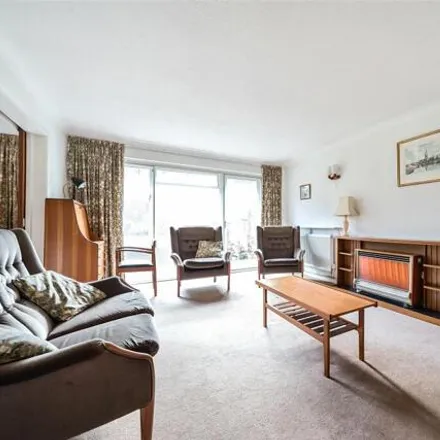 Image 3 - 10 Meadow Mead, Frampton Cotterell, BS36 2BQ, United Kingdom - House for sale