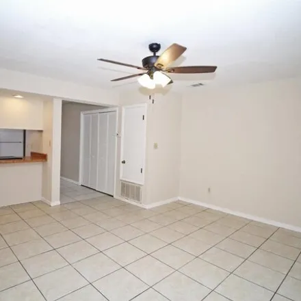 Image 3 - 8018 Stonebrook Drive, Ensley, FL 32514, USA - Townhouse for rent