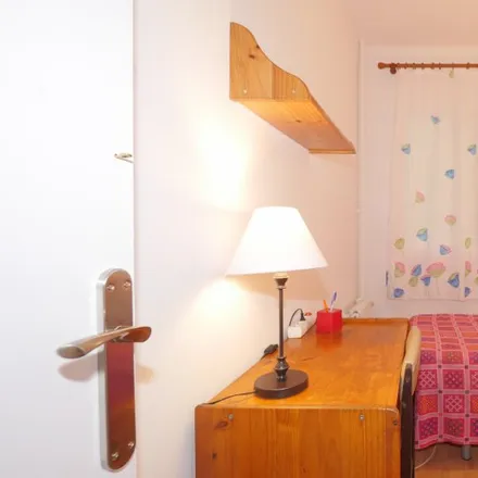 Rent this 4 bed room on Carrer de Villarroel in 221, 08036 Barcelona