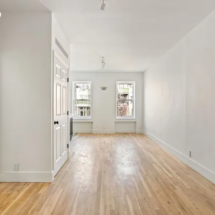 Rent this 2 bed townhouse on 89 2nd Place in New York, NY 11231