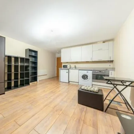 Rent this studio apartment on Amelia House in Boulevard Drive, London