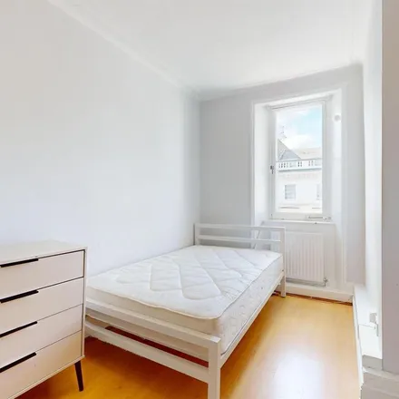 Rent this 1 bed apartment on 22 St George's Drive in London, SW1V 4BN