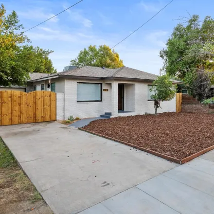 Buy this 2 bed house on 713 East San Joaquin Avenue in Tulare, CA 93274