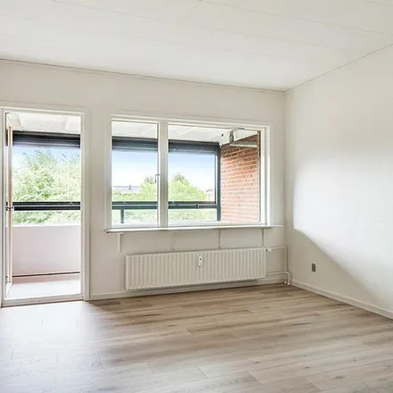 Rent this 3 bed apartment on Skjoldgården 40 in 7500 Holstebro, Denmark