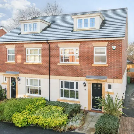Buy this 4 bed duplex on Hepworth Gardens in Newton Hill, WF1 3FH