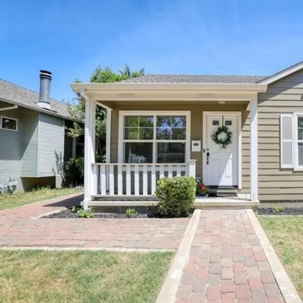 Image 2 - 2529 27th St, Sacramento, California, 95818 - House for sale