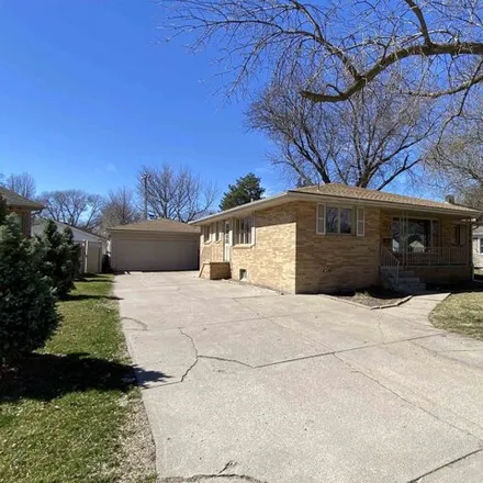 Buy this 5 bed house on 198 South Parkway in Columbus, NE 68601