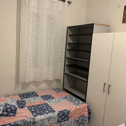 Rent this 3 bed room on Madrid in La Raquetista, Calle del Doctor Castelo