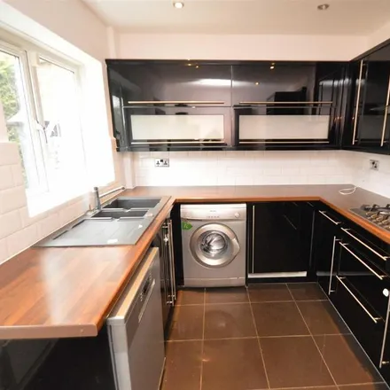 Image 2 - Treen Close, Macclesfield, SK10 3PT, United Kingdom - House for rent