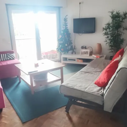 Rent this 12 bed apartment on Rua Doutor Flávio Resende in 2775-291 Cascais, Portugal