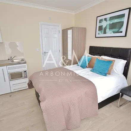 Image 1 - Ascot Close, London, IG6 3BS, United Kingdom - Apartment for rent