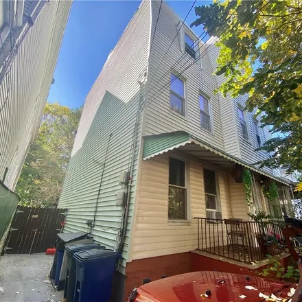 Image 3 - 650 East 221st Street, New York, NY 10467, USA - Townhouse for sale