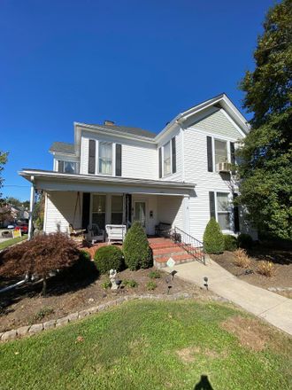 Rent this 6 bed house on 342 South Maple Street in Winchester, KY 40391