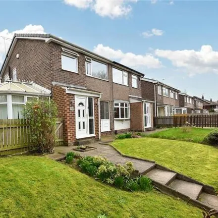 Buy this 3 bed duplex on Lynwood Crescent in Woodlesford, LS26 8LJ