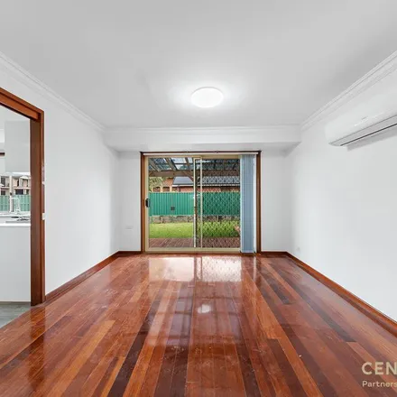 Image 8 - Weeroona Road, Edensor Park NSW 2176, Australia - Apartment for rent