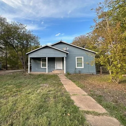 Buy this 2 bed house on 924 West 8th Street in Bonham, TX 75418