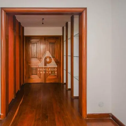 Buy this 3 bed apartment on Rua Lacerda Coutinho 30 in Copacabana, Rio de Janeiro - RJ