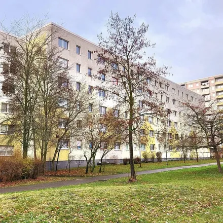 Rent this 3 bed apartment on Arnold-Zweig-Straße 8 in 06126 Halle (Saale), Germany