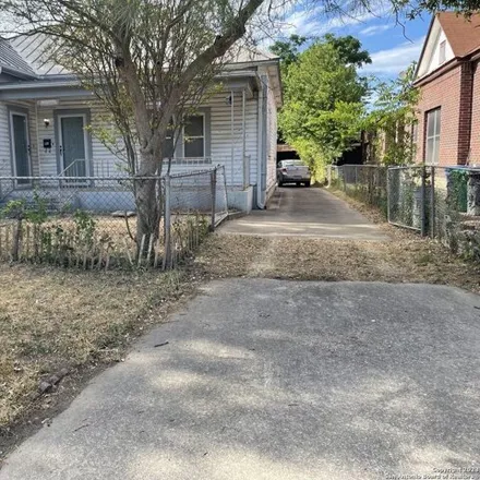 Image 2 - 2349 East Commerce Street, San Antonio, TX 78203, USA - House for sale