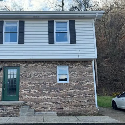 Buy this 3 bed townhouse on 624 Lincoln Avenue in Paintsville, KY 41240