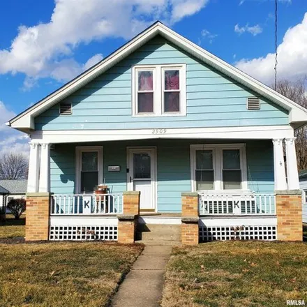 Buy this 2 bed house on 2525 Cherry Street in Quincy, IL 62301