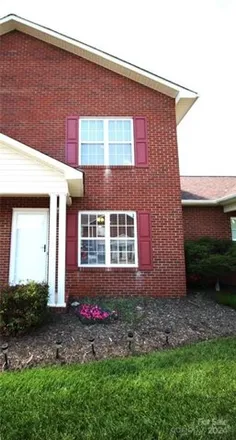 Image 1 - 900 3rd Street Drive Northeast, Conover, NC 28613, USA - House for sale